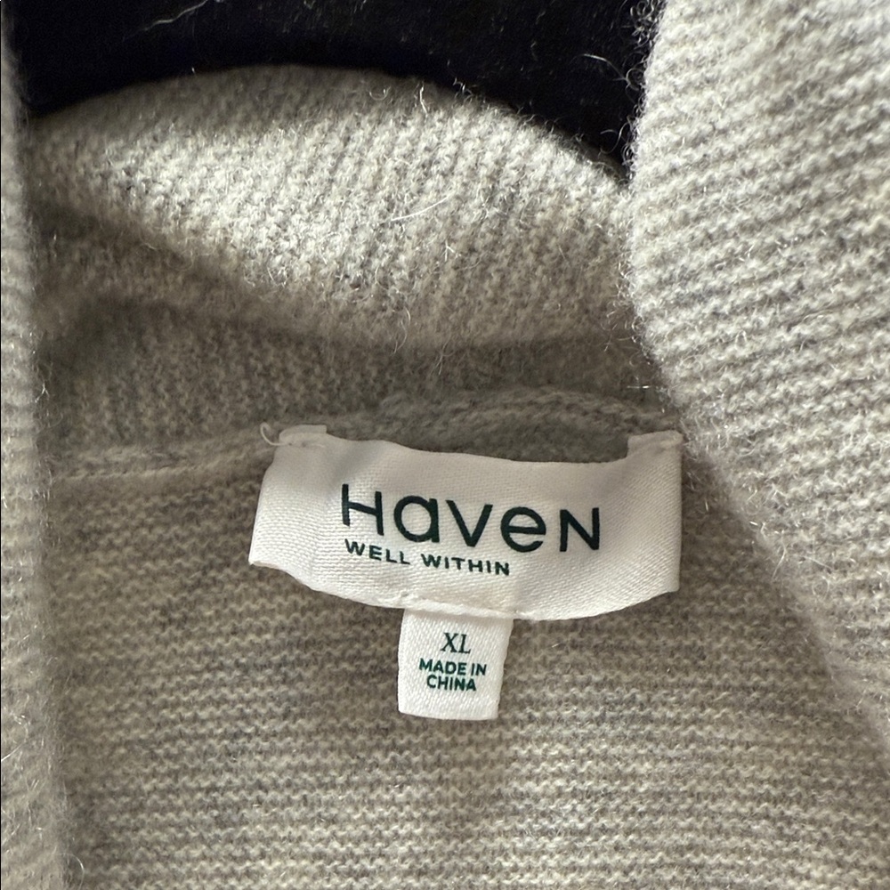 Cozy Gray Women's Cashmere Cardigan - Picture 2 of 6